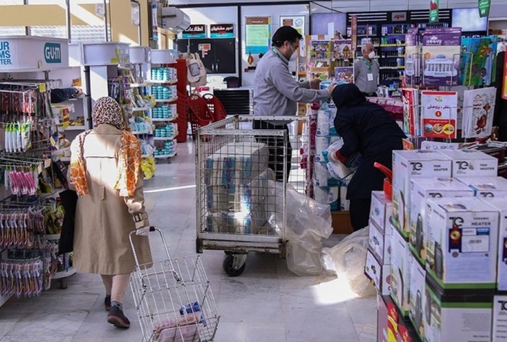 در یک هفته اخیر بازار شاهد افزایش قیمت شکر است به نحوی که هر کیلو شکر از ۱۵ هزار تومان به هر کیلو ۱۷ هزار تومان آنهم در عمده فروشی‌ها رسیده است.