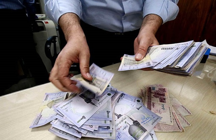 اولین حقوق بازنشستگان در سال ۱۴۰۰ واریز شد اما این سوال مطرح است که در حقوق واریزی فروردین‌ماه همسان‌سازی وعده داده شده اعمال شده است یا نه؟