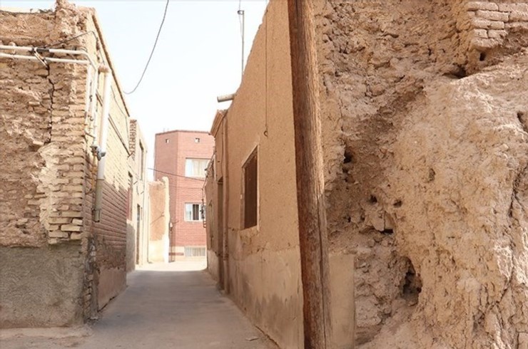 در این ویدئو مشاهده می‌کنید که بی احتیاطی پدر یک خانواده و بازیگوشی کودک ۳ ساله، منجر به کشته شدن مادربزرگ خانواده در نرماشیر کرمان شده است.