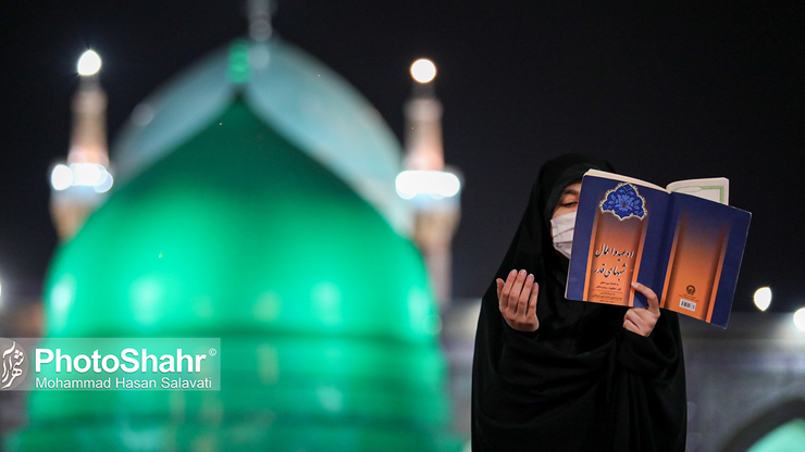 مراسم احیاء شب ۱۹ رمضان با رعایت پروتکل‌های بهداشتی به جهت جلوگیری از شیوع ویروس کرونا در حرم مطهر رضوی برگزار شد.