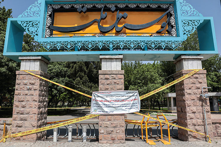 مهدی قلیان در نشست خبری جلسه ستاد استانی کرونا در پاسخ به سئوال شهروندان درباره بازگشایی بوستان‌های مشهد گفت: تصمیم گیرنده نهایی درباره بازگشایی بوستان‌ها ستاد ملی مقابله با کروناست.