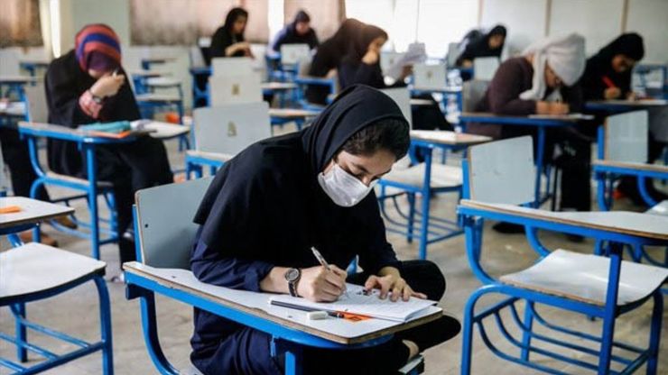 سخنگوی ستاد ملی مقابله با کرونا شروط برگزاری حضوری امتحانات پایه نهم و دوازدهم آموزش و پرورش را اعلام و تاکید کرد که نتیجه نهایی تصمیم‌گیری درباره این موضوع، شنبه در ستاد ملی مقابله با کرونا مشخص خواهد شد.
