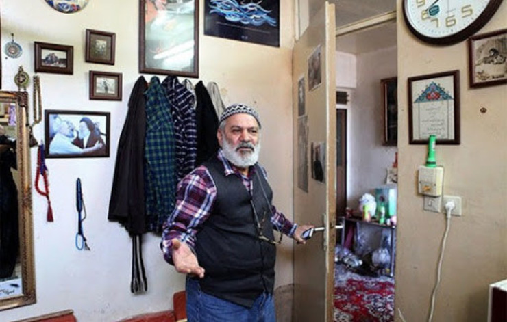 محمدباقر کلاهی اهری در پی درگذشت قاسم آهنین‌جان شعری را در پنج بخش به روان او تقدیم کرده است.