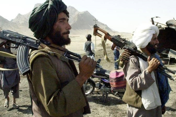 فیلمی از درگیری طالبان و نیروهای امنیتی افغانستان در شهر بغلان منتشر شده که نشان می‌دهد، طالبان چگونه از خانه های مردم به عنوان سنگر در عملیات‌های خود استفاده می‌کنند.