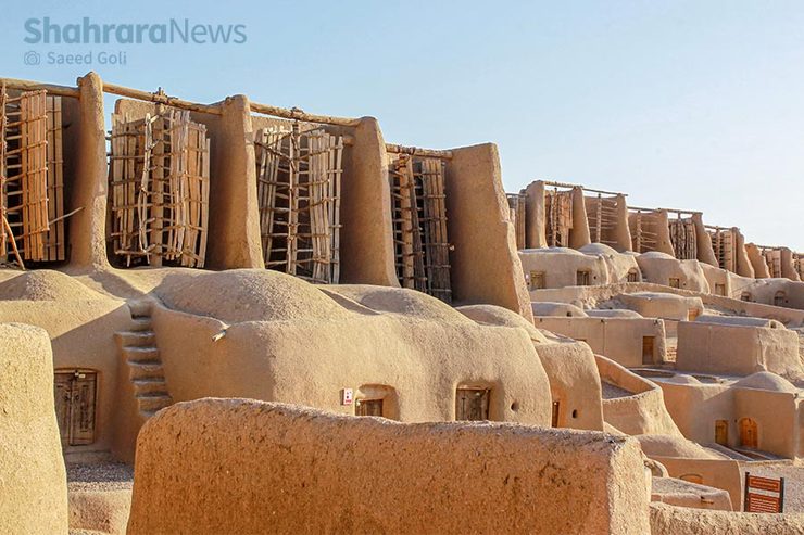 وقتی صحبت از آسیا‌های بادی می‌شود اسم نشتیفان سر زبان‌ها می‌افتد. آسباد‌های به هم پیوسته و تاریخی نشتیفان گردشگران زیادی را به این خطه می‌کشاند و خشنود برمی‌گرداند. البته بنای آسباد‌ها منحصر به خواف و نشتیفان نیست.