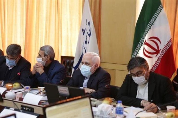 سخنگوی کمیسیون امنیت ملی و سیاست خارجی مجلس گفت که وزیر امور خارجه در جلسه این کمیسیون تاکید داشت که با ایده دو قطبی کردن میدان و دیپلماسی موافق نیست و به هیچ عنوان این موضوع را دنبال نمی کند و معتقد است میدان و دیپلماسی در کنار هم می تواند منجر به تامین دقیق منافع ملی شود.