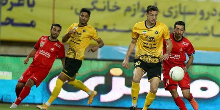 دیدار حساس تیم‌های پرسپولیس تهران و سپاهان لحظاتی قبل در ورزشگاه نقش جهان به پایان رسید.