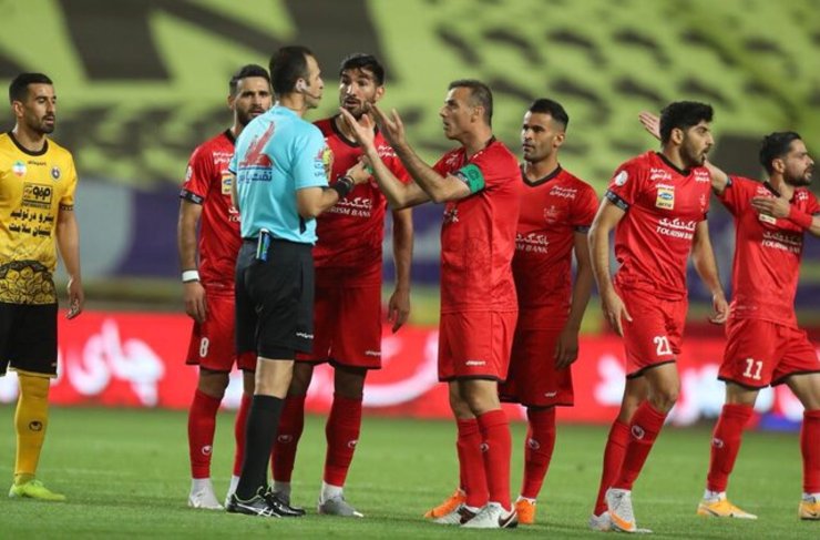 کارشناسان داوری معتقدند پیام حیدری بازی دو تیم سپاهان و پرسپولیس را خوب قضاوت نکرد.
