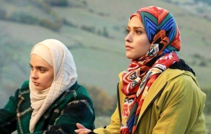 محمودرضا تخشید در واکنش به هجمه‌ها تأکید کرد اگر می‌خواستیم سریال احضار ژانر وحشت باشد روح محسن را طوری نشان می‌دادیم که بزرگترها هم قالب تهی کنند.