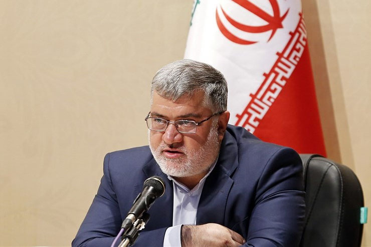 استاندار خراسان‌رضوی گفت: اینک بیشتر واحد‌های تولیدی و شرکت‌های دانش‌بنیان مستقر در شهرک‌های صنعتی اطراف مشهد به‌دلیل تأمین زمین برای اجرای طرح‌های توسعه خود مشکل دارند که دراین‌زمینه چاره‌جویی و تصمیم‌گیری می‌شود.