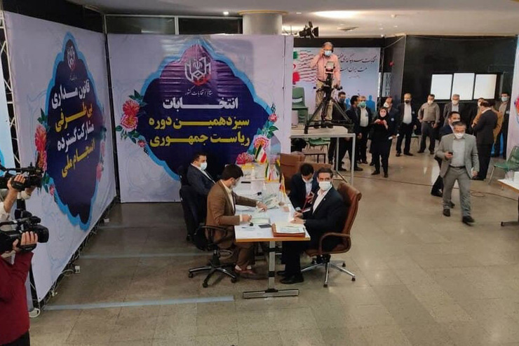 سعید محمد درباره اینکه آیا از رهبری اذنی گرفته است، گفت: شان رهبری بالاتر از آن است که به کسی اذن بدهند. ممکن است به افرادی مشورت بدهند. درباره گام دوم چون رهبری اظهار نظر کردند بر خود دیدیم که به این حوزه وارد شویم.