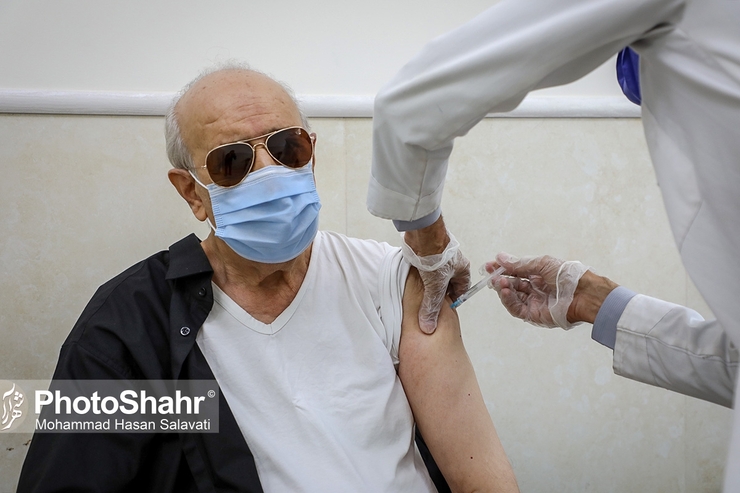 سخنگوی وزارت بهداشت، گفت: ایمنی لازم در برابر کرونا دو هفته پس از تزریق فاز دوم واکسن ایجاد می‌شود لذا سالمندانی که واکسن زده‌اند، همچنان پروتکل‌ها را رعایت کنند.