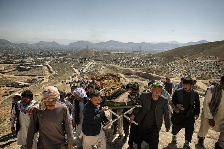 یک عضو کمیسیون امور داخلی کشور و شوراها از سکوت سلبریتی ها در برابر حمله تروریستی به دبیرستان دخترانه سید الشهدا در غرب کابل انتقاد کرد.