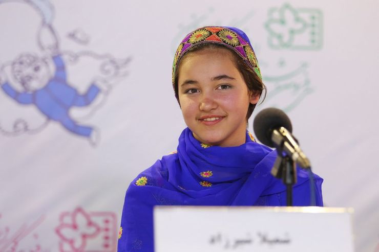 ویدئویی از حرف‌های شمیلا شیرزاد دختر افغانستانی فیلم سینمایی خورشید مجید مجیدی که این روزها در رسانه‌ها مورد توجه قرار گرفته است و بعضی چهره‌‌ها مثل نوید محمدزاده آن را به اشتراک گذاشته‌اند.