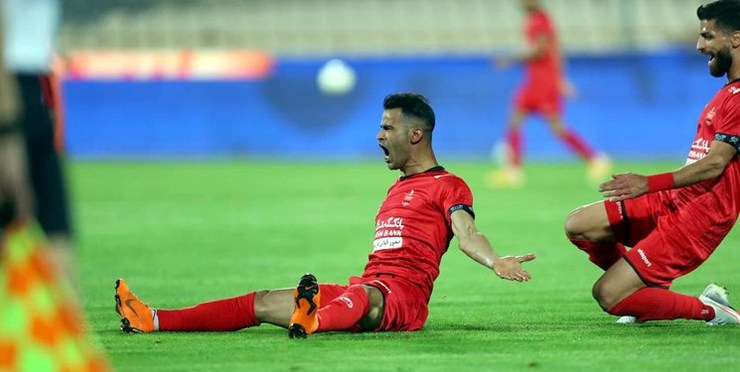پرسپولیس موفق شد با یک گل استقلال را شکست دهد و گامی بلند برای قهرمانی در لیگ برتر بردارد.