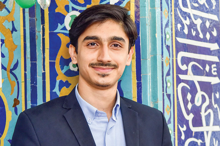 ابراهیم عقیلی قاری جوان محله کلاهدوز زندگی معنوی‌اش را مدیون همجواری با شهید محسنی کارگر می‌داند.