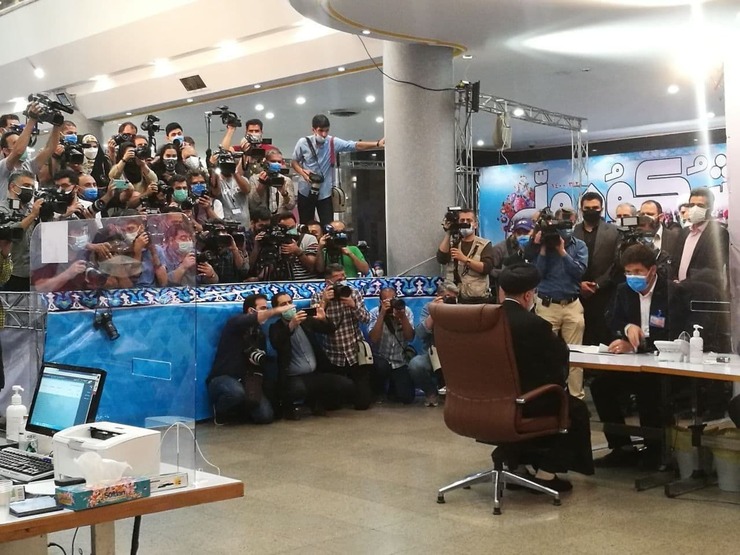 حجت‌الاسلام رئیسی برای ثبت نام در انتخابات وارد وزارت کشور شد