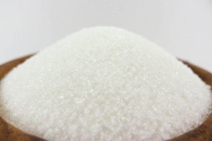 یک منبع آگاه گفته است با توجه به اتمام ذخایر شکر وارداتی با ارز ترجیحی، و محاسبه شکر با نرخ ارز نیمایی، از امروز این کالا به جای ۸۷۰۰ تومان، ۱۵ هزار تومان به فروش خواهد رسید.