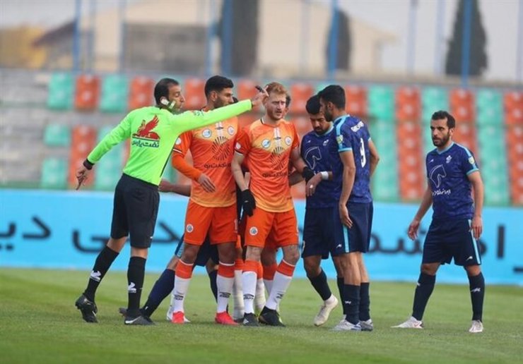 هفته ۲۳ لیگ برتر فوتبال با برگزاری سه دیدار دیگر به پایان رسید و سپاهان صدرنشین لیگ شد.