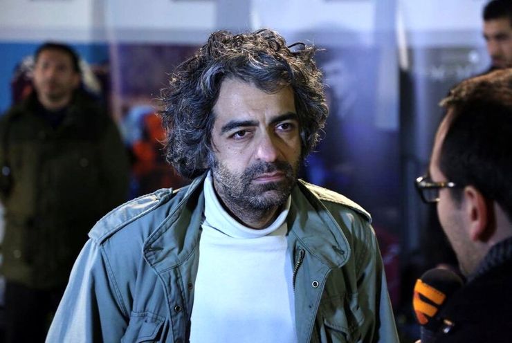 بابک خرمدین، کارگردان سینمای ایران، عصر دیروز توسط پدر و مادرش به قتل رسید. جسد مثله شده او در سطل زباله‌ای واقع در شهرک اکباتان تهران کشف شد و پلیس عاملان قتل را بازداشت کرد.