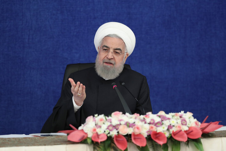 رئیس جمهوری با بیان این‌که لازم است آیین‌نامه تدوین‌شده در مورد شیوه‌نامه‌های بهداشتی انتخابات با جدیت و قاطعیت اجرا شود، گفت: سلامت مردم را وارد مناقشات سیاسی نکنیم.