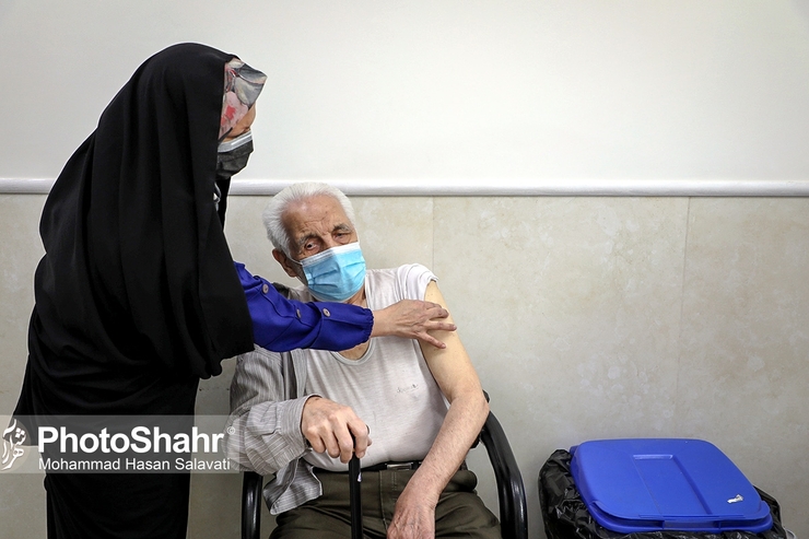 این روز‌ها تزریق واکسن کرونا برای سالمندان بالای ۷۵ سال در سراسر کشور آغاز شده و آگاهی از اینکه چه اقداماتی بعد از تزریق این واکسن انجام دهند حائز اهمیت است.