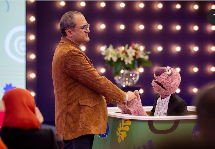 رامبد جوان از توقف ضبط برنامه «خندوانه» تا زمان کنترل شدن پیک کرونا، خبر داد.