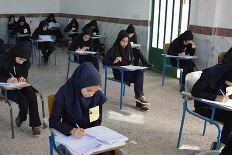 «فعلا فقط می‌تونیم امیدوار باشیم طوری که قرص ومحکم از رعایت شدن نکته‌های بهداشتی حرف می‌زنن، بهش عمل هم بکنن.» این، واکنش یکی از کاربران فضای مجازی بعد از انتشار خبر برگزاری امتحانات پایان ترم دانش آموزان پایه نهم و دوازدهم به صورت حضوری بود.
