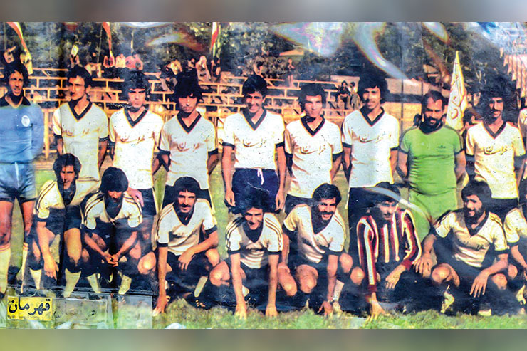 منتخب خراسان ۵۷ در گیلان - تصویری از تیم فوتبال خراسان که آخرین دوره رقابت‌های فوتبال کشور پیش از انقلاب به میدان رفت و بر خلاف دوره قبل که قهرمان شده بود، دستش از جام کوتاه ماند. در این تصویر چهره‌هایی، چون سعید جوشش، سعید صیامی، محمود محمدنژاد، حسین پاس، منصور فتح‌علی‌زاده و اصغر جهانداری دیده می‌شوند.