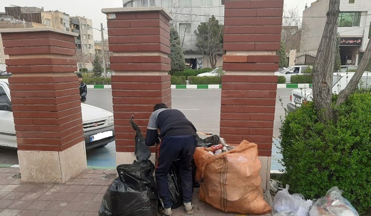 گلایه شهروند از نحوه تفکیک و جمع آوری زباله های اداری و پاسخ معاونت خدمات شهری شهرداری مشهد