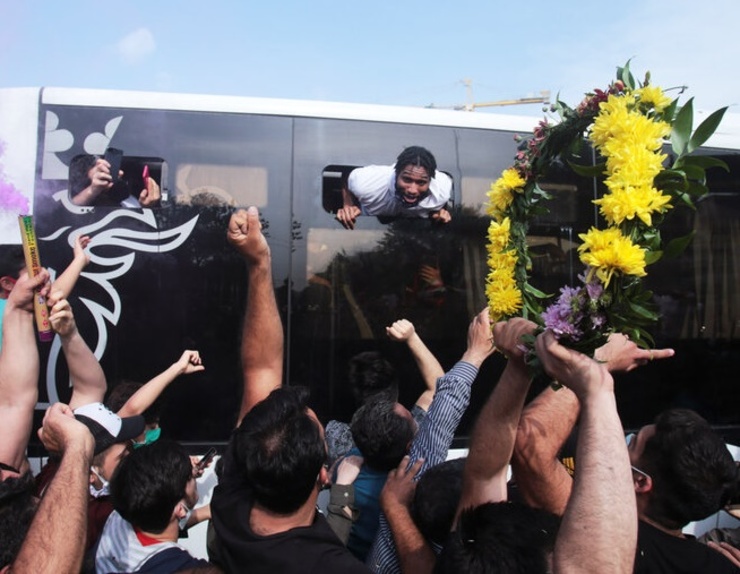پری پتی می‌گوید تاکنون چنین شوتی از راه دور نزده و در بازی مهرام برای اولین بار بوده که شوتش از آن فاصله داخل سبد رفته است.