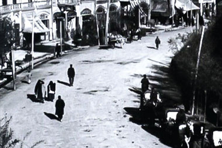 ن‌طور که برخی قدیمی‌ها و مشهدشناس‌ها می‌گویند، نام این محله از شغل پیله‌گری یا پرورش کرم ابریشم به شکل سنتی و در منازل گرفته شده است. این شغل تا حدود ۱۰۰ سال پیش هنوز در این نقطه از شهر رونق داشت. نوغان به معنی تخم کرم ابریشم یا خود کرم است. نوغان‌داری نیز معنای پرورش کرم ابریشم می‌دهد.