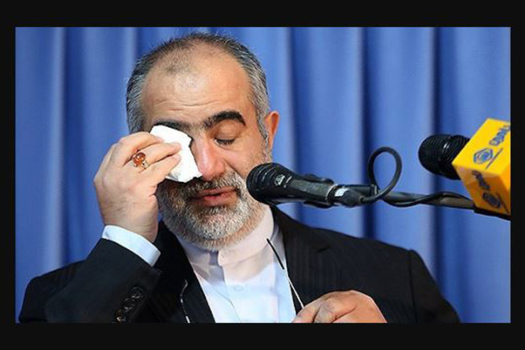 حسام الدین آشنا، متولد ۱۳۴۳ در شهر تهران و سیاستمدار ایرانی است. او اکنون رئیس مرکز بررسی‌های استراتژیک، مشاور رئیس جمهور ایران و همچنین استاد دانشکده معارف اسلامی، فرهنگ و ارتباطات دانشگاه امام صادق (ع) است.