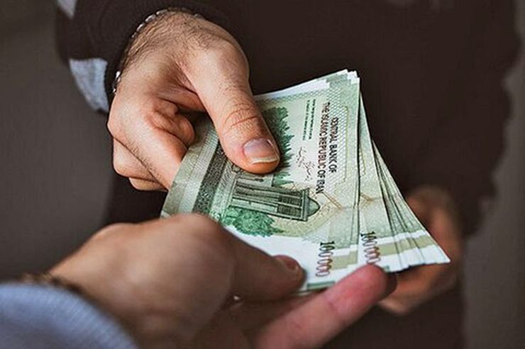 در ماه پیش رو (خرداد ۱۴۰۰) دو پرداختی انجام می‌شود که یارانه معیشتی بنزین و نقدی است، در روز دوشنبه دو هفته آینده یارانه بنزین واریز می‌شود.