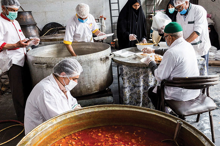 اهالی مشهدقلی اگرچه وضع مالی خوبی ندارند، اما دلشان برای همسایه‌های نیازمندشان می‌تپد.