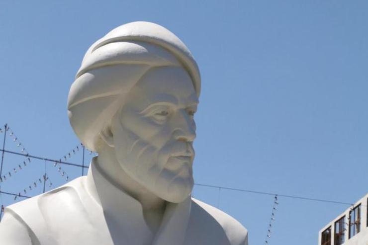 از یادمان دائم صدرالدین محمد ابراهیم قوامی شیرازی ملقب به ملاصدرا ظهر امروز با حضور سید مجتبی منتظری معاون شهردار و رییس سازمان فرهنگی و اجتماعی شهرداری مشهد و جمعی از مسوولان رونمایی شد.