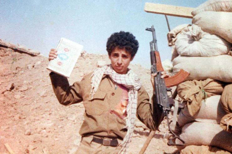 محمدجواد قنادی، فرزند علی‌اکبر در اولین روز شهریور ۱۳۴۱ در مشهد به دنیا آمد. فضای مذهبی خانواده سبب شد که او نیز نوجوانی مذهبی بار بیاید و حلال و حرام، همیشه مدنظرش باشد.