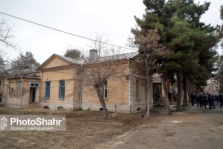 باغ خونی یا به قول اهالی محله عنصری باغ روس‌ها میراثی ارزشمند برای علاقه‌مندان به تاریخ و هویت شهر مشهد است. در آلبوم خاطرات این باغ اتفاقات بسیاری ثبت شده و افراد و ارگان‌های مختلفی در آن ساکن شده‌اند.