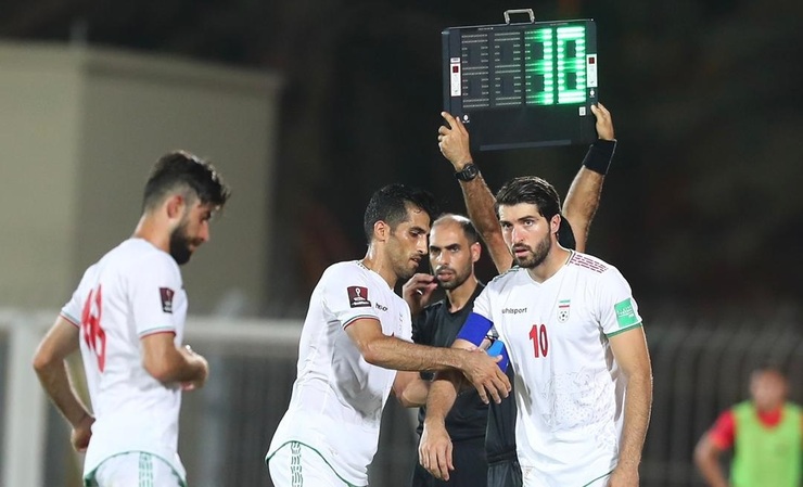 سرمربی تیم ملی فوتبال ایران در آستانه تقابل مهم با تیم ملی فوتبال بحرین باید تعارف را کنار بگذارد و از بازیکنانی بهره بگیرد که انگیزه و نشاط بیشتری برای حضور در ترکیب تیم ملی دارند.