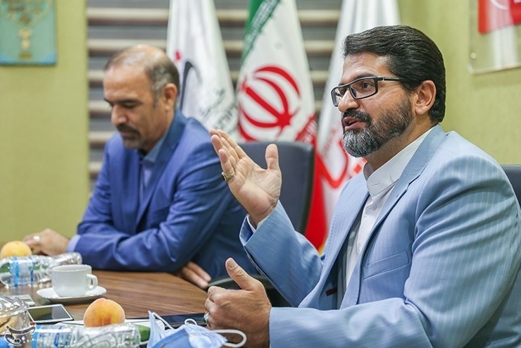 رییس کانون سردفتران و دفتریاران گفت: از تبلیغ‌کنندگان عدم لزوم تنظیم سند خودرو در دفاتر اسناد رسمی شکایت می‌کنیم.