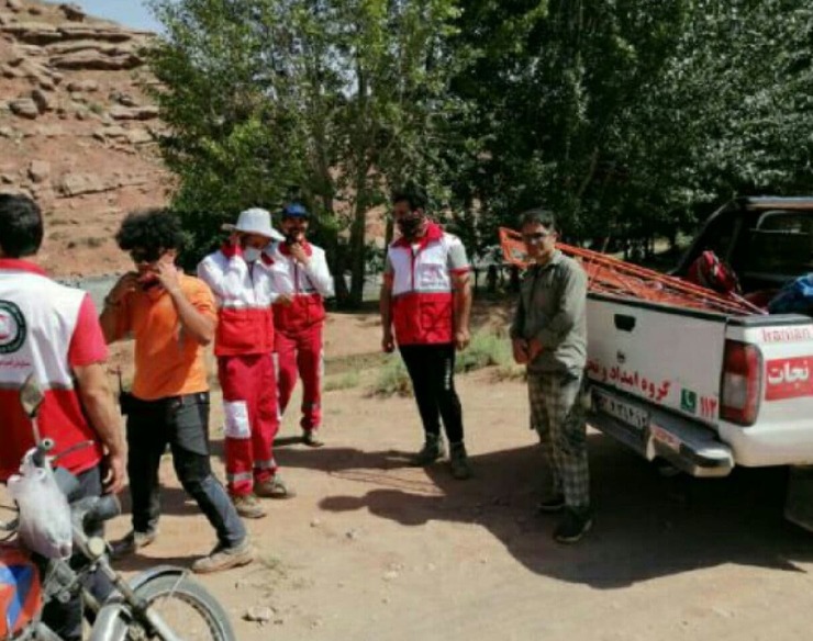 پس از ۵ ساعت تلاش بی وقفه جوانان جمعیت هلال احمر نیشابور، ۳ شهروند مشهدی مفقود شده در ارتفاعات روستای میرآباد نجات پیدا کردند.
