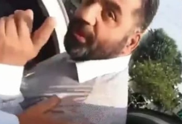 فیلمی از برخورد عجیب شخصی که خود را قاضی معرفی می‌کند با مامور پلیس که می‌گوید: زمان شاه می‌گفتند خدا، شاه، میهن؛ الان میگن خدا، قاضی، قاضی! را مشاهده می‌کنید، هنوز مشخص نشده این شخص کیست و به چه زمانی مربوط است.