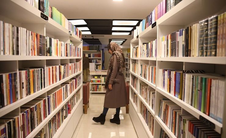 «بهارانه کتاب ۱۴۰۰» ازامروز (۱۷ خردادماه ۱۴۰۰) با حضور ۸۶۰ کتابفروشی از سراسر کشور، کار خود را آغاز کرد.