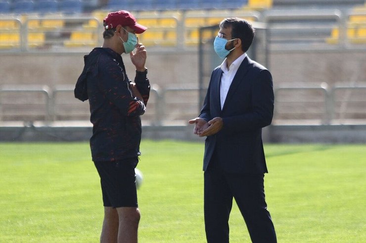 سرمربی تیم فوتبال پرسپولیس از مسئولان باشگاه ناراحت است.