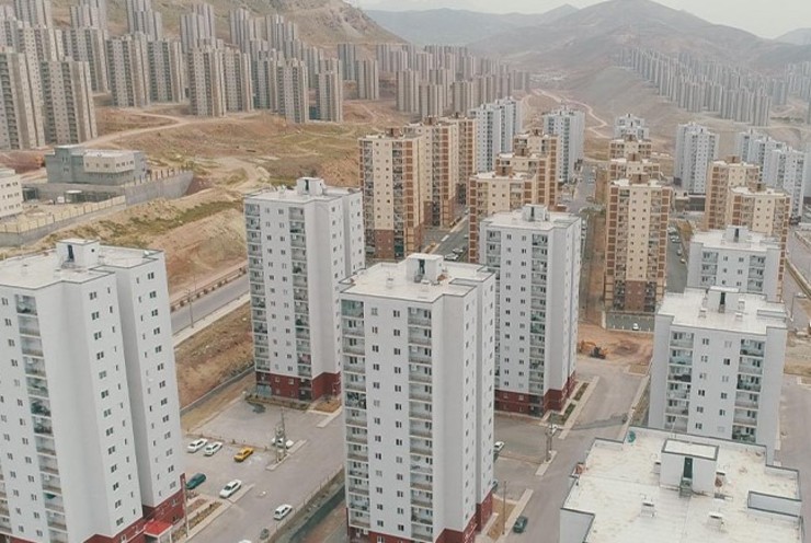 پنجمین مرحله نام‌نویسی مسکن ملی از روز گذشته ۱۹ خردادماه آغاز شده و متقاضیان می‌توانند از طریق سامانه «طرح اقدام ملی مسکن» درخواست خود را ثبت کنند. در این دوره شروط متقاضیان تغییر کرده است؟