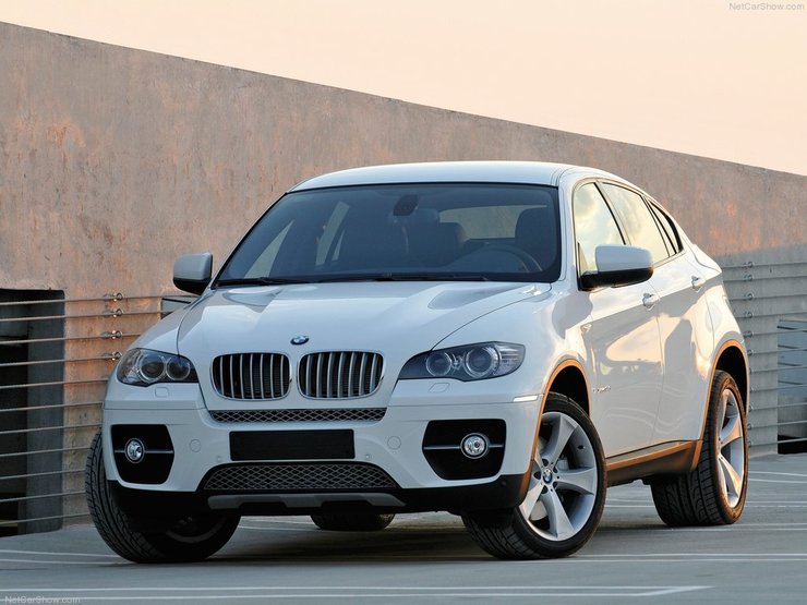 تصاویر منتشر شده‌ای از خودرو لوکس (BMW) بی ام و x۶ جدید که در خیابان‌های ایران خودنمایی می‌کند را در ادامه مشاهده می‌کنید.