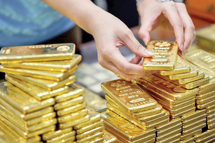 به دلیل تعطیلی بازارهای جهانی انس جهانی تغییری نکرد و در قیمت ۱۸۷۸ دلار ثبات ماند. با توجه به نزدیکی به انتخابات معادلات در بازار طلا کاهش یافته و اگر تغییر زیادی در روند قیمت دلار و انس حهانی رخ ندهد ثبات قیمتی در بازار ادامه دارد.