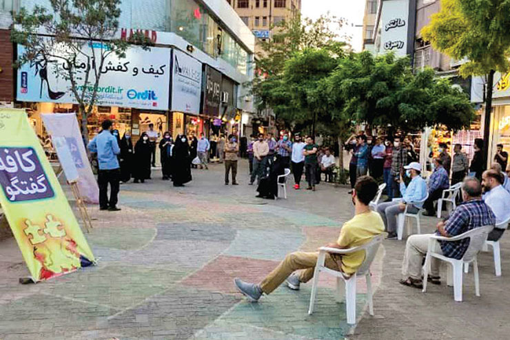 در روز‌های منتهی به انتخابات ۱۴۰۰ جمعی از دانشجویان و طلاب مشهد گرد هم جمع شده‌اند و ستادی را با عنوان «ستاد مشارکت حداکثری» در مشهد ایجاد کرده‌اند.