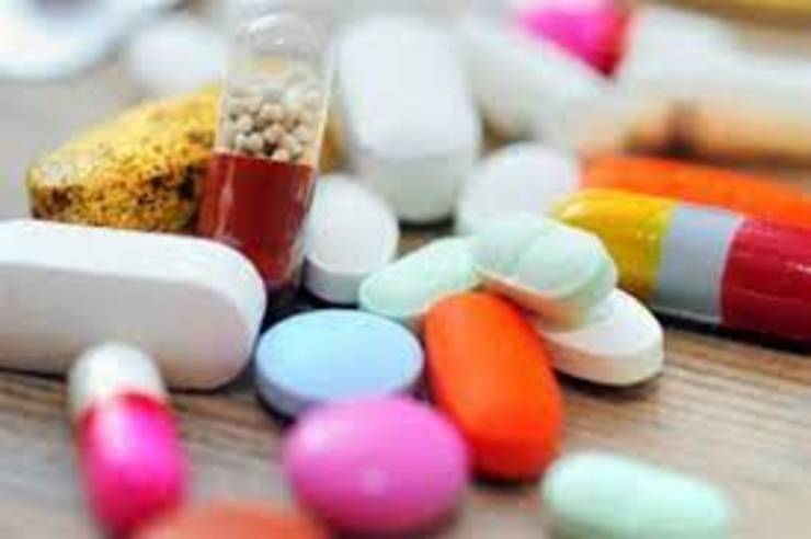 بر اساس بررسی آزمایشگاهی نمونه کپسول‌های لاغری که در فضای مجازی تبلیغ و به فروش می‌رسند، وجود ماده خطرناک مت‌آمفتامین (شیشه) در این فراورده‌ها اثبات شده است.