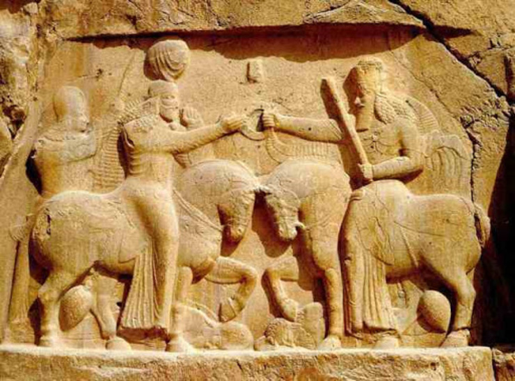 مجسمه‌سازی به‌معنای هنری و آکادمیک با تأسیس مدرسه صنایع مستظرفه، به‌همت کمال‌الملک و دوستانش ایجاد شد که پدیده‌ها و معجزه‌هایی در استعداد‌های ایرانی را معرفی کرد. شاگرد بنام کمال‌الملک، ابوالحسن‌خان صدیقی بود که به پیشنهاد کمال‌الملک مجسمه‌سازی را ادامه داد.